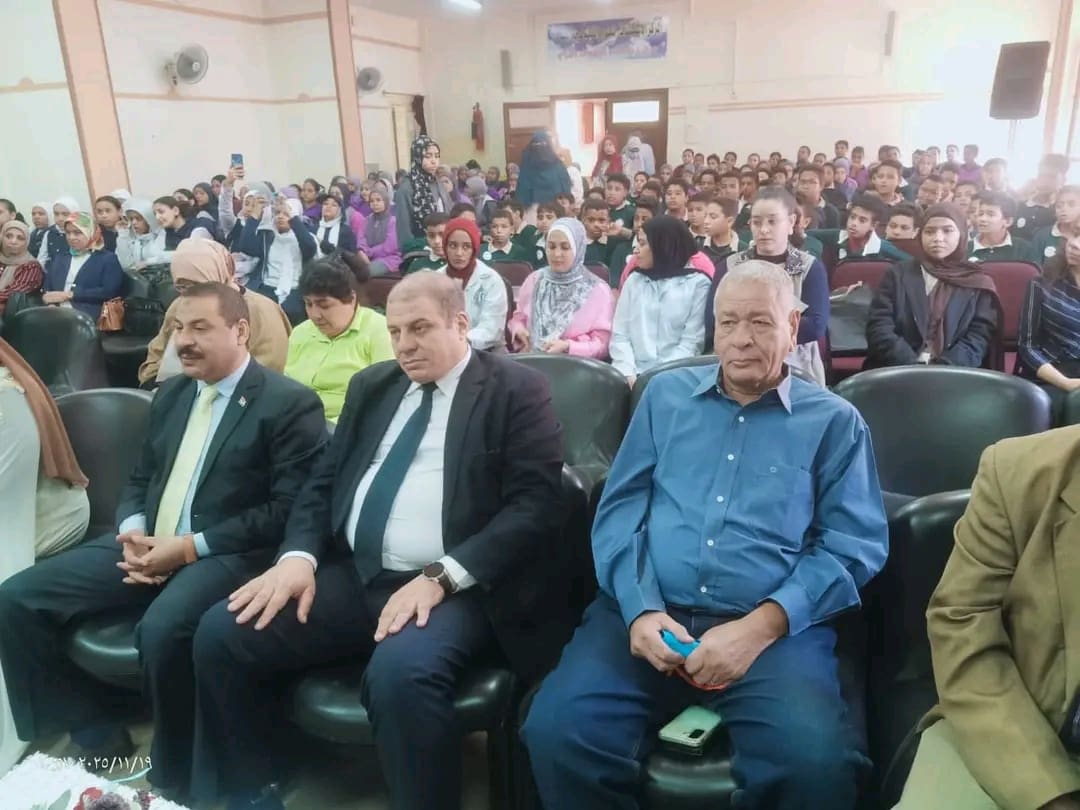 1763631310510 سيدز وكيل تعليم قنا يشهد ندوة «مصر تتحدث عن نفسها» لتعزيز الوعي الوطني لدى الطلاب موقع في الجامعة