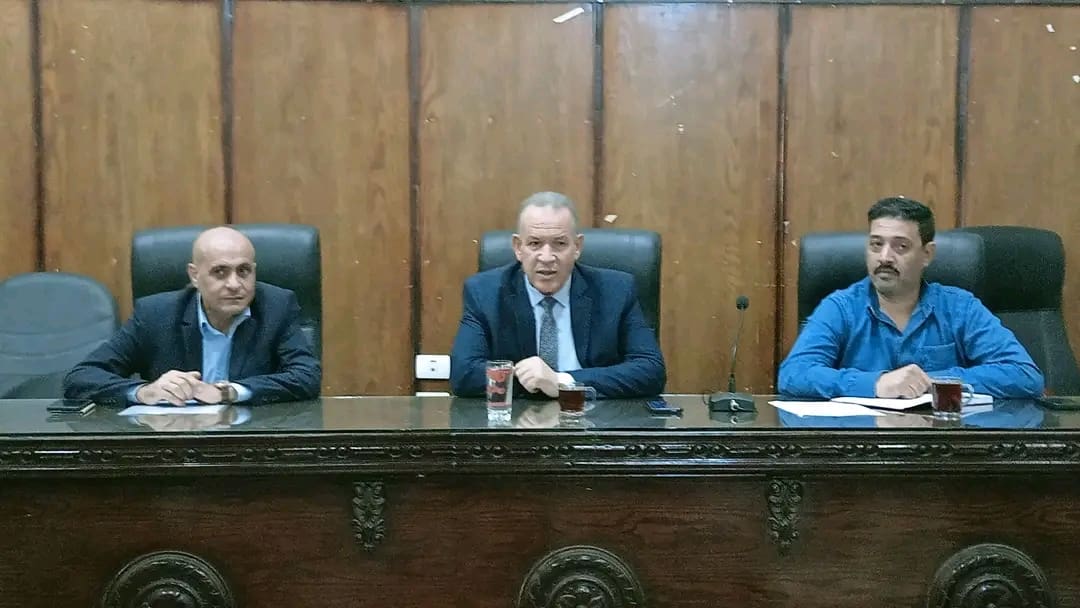1763810490897 خطوات وكيل تعليم أسيوط يناقش خطوات تفعيل الوحدات الانتاجية بالمدارس الصناعية والزراعية موقع في الجامعة
