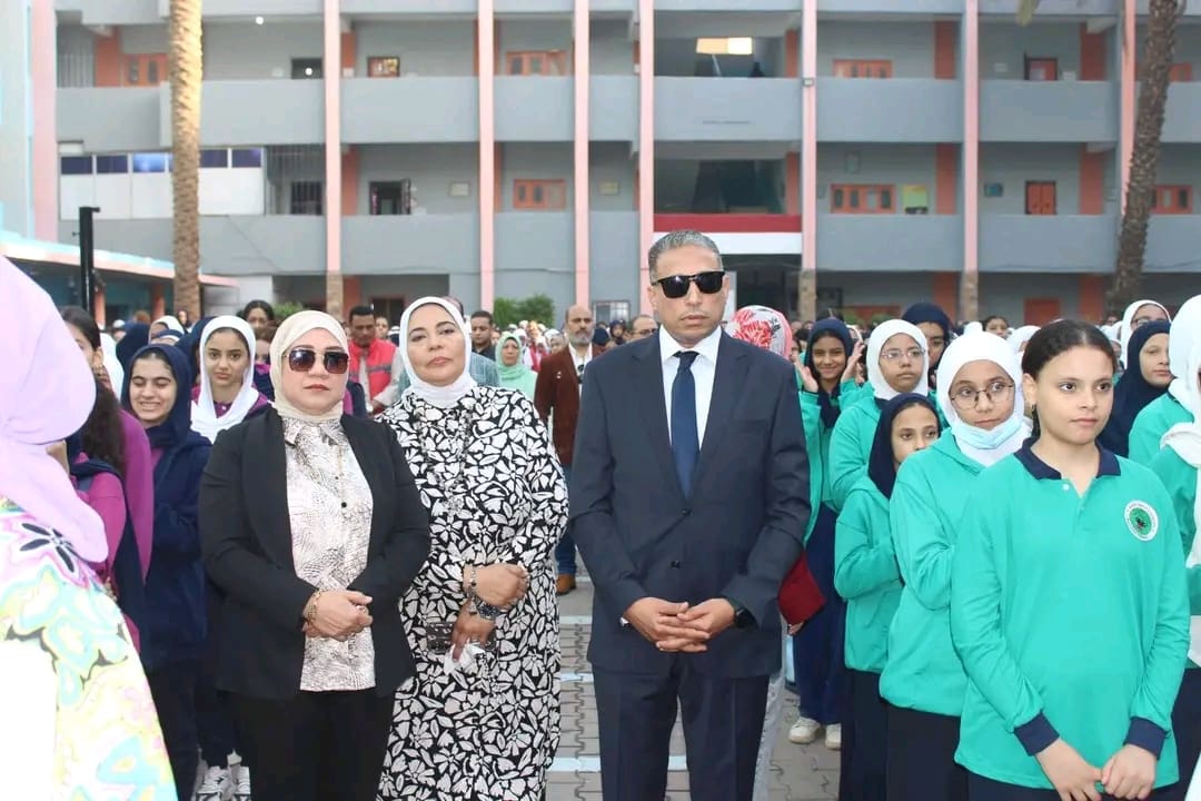 1763892730864 الإعدادية مدير تعليم الجيزة يزور مدارس العجوزة فجأة ويشدد على الالتزام بالتقويم الموحد موقع في الجامعة