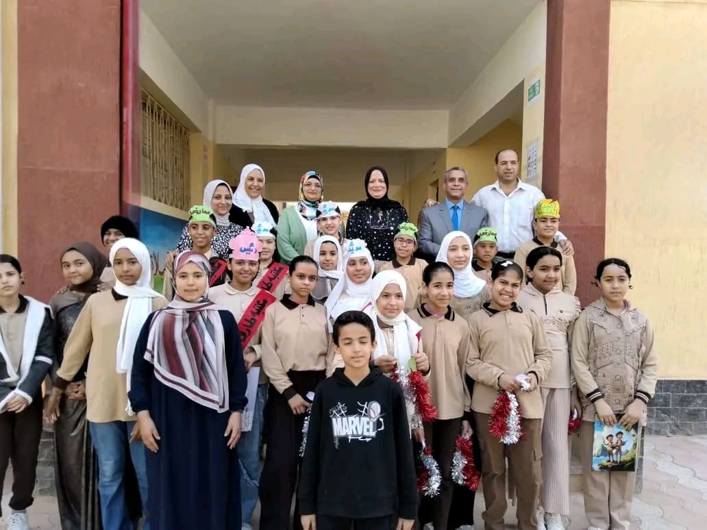 1763899557549 الإعدادية وكيل تعليم مطروح تتابع التقييم المركزي لمسابقة المكتبات النموذجية موقع في الجامعة