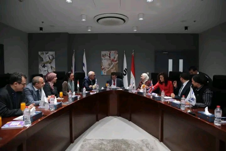 1764529937330 جامعة العبور أمين شؤون الأفرع الأجنبية تشيد بفرص التعلم والتدريب والانتماء الطلابي في فرع جامعة هيرتفوردشاير موقع في الجامعة