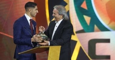 202001070928562856 جامعة محمد السادس تتويج أشرف حكيمي بجائزة أفضل لاعب في إفريقيا داخل جامعة محمد السادس موقع في الجامعة