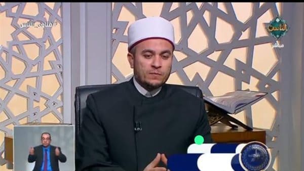 250 تعليم مطروح هل مساعدة الزملاء في الامتحان حلال أم حرام؟.. أمين الفتوى يجيب - فيديو موقع في الجامعة