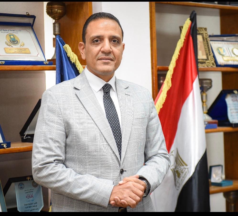 2cbb511e 32ef 48af 97bb ea44a7afcda6 جامعة قناة السويس عميد تجارة قناة السويس: طرح برامج جديدة تخدم القطاع المالي والمصرفي.. ونتعاون مع جامعات أوربية.. وهذا موقف الوافدين | حوار موقع في الجامعة