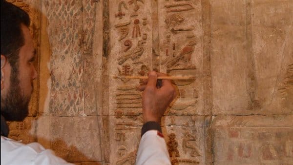 560 مناقشة ما حكم تشويه جدران المعابد والمتاحف بالكتابة عليها؟.. أمين الفتوى يجيب _ فيديو موقع في الجامعة