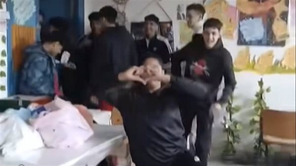 905 آلية التعامل مع أجهزة الغش بعد فيديو الطلاب المسيء.. الحزاوي تشيد بتدخل التعليم والفصل النهائي عقوبة المتجاوزين موقع في الجامعة