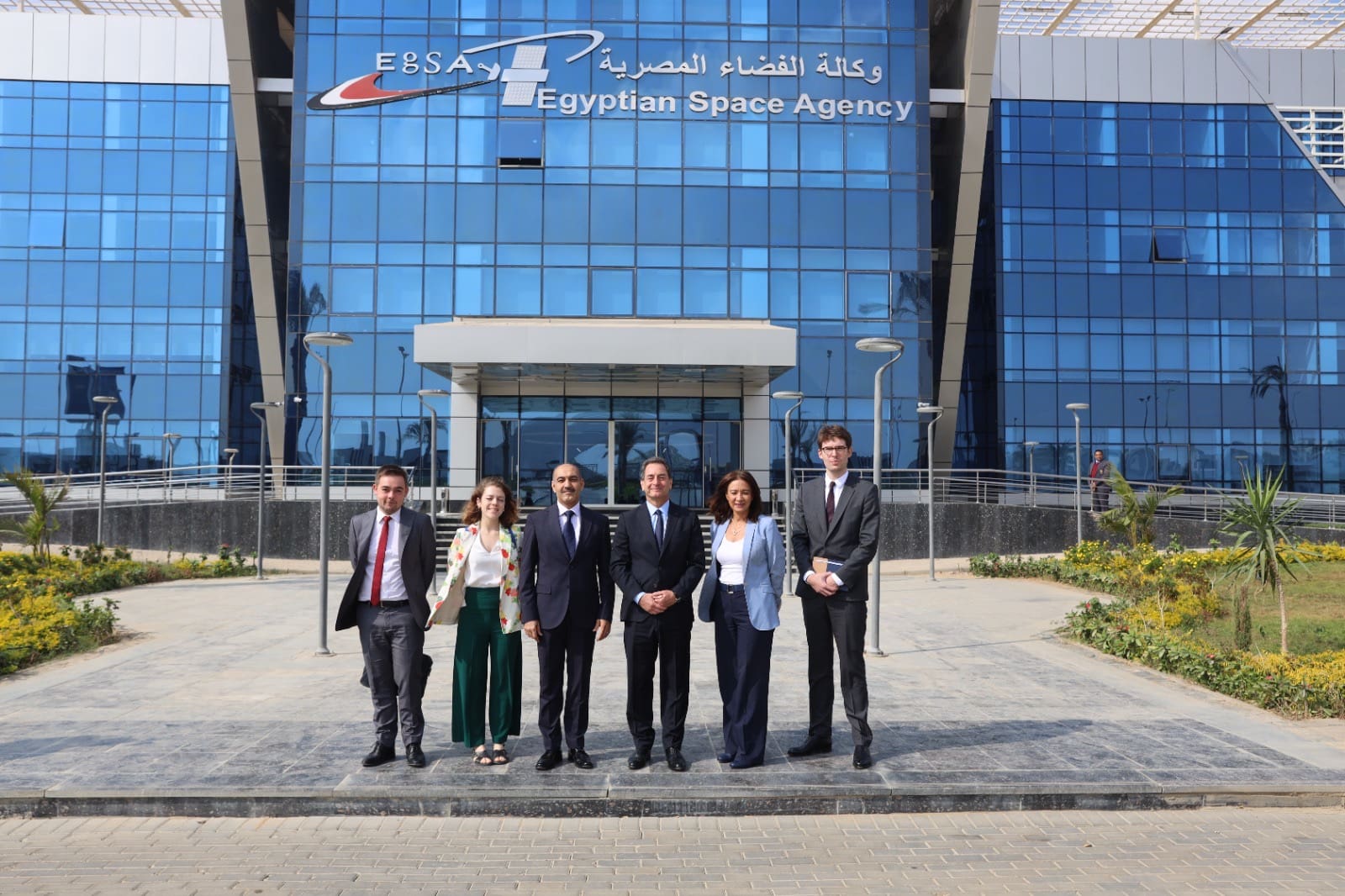 91aa1285 cdc9 4457 9a22 cd3912df6a66 وكالة وكالة الفضاء المصرية تستقبل السفير الفرنسي بالقاهرة لبحث سبل التعاون المشترك موقع في الجامعة
