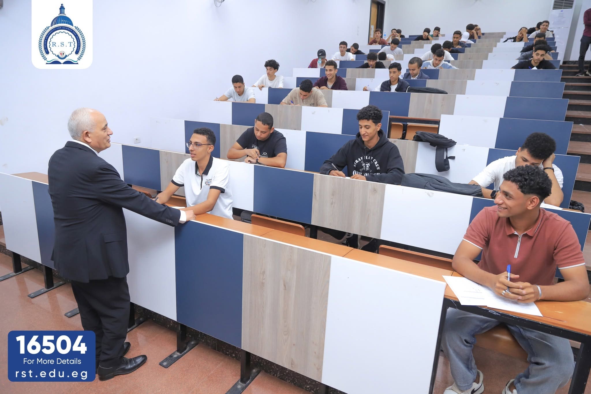 FB IMG 1762103617479 الريادة جامعة الريادة تنظم اختبار تحديد مستوى في اللغة الإنجليزية لطلابها موقع في الجامعة