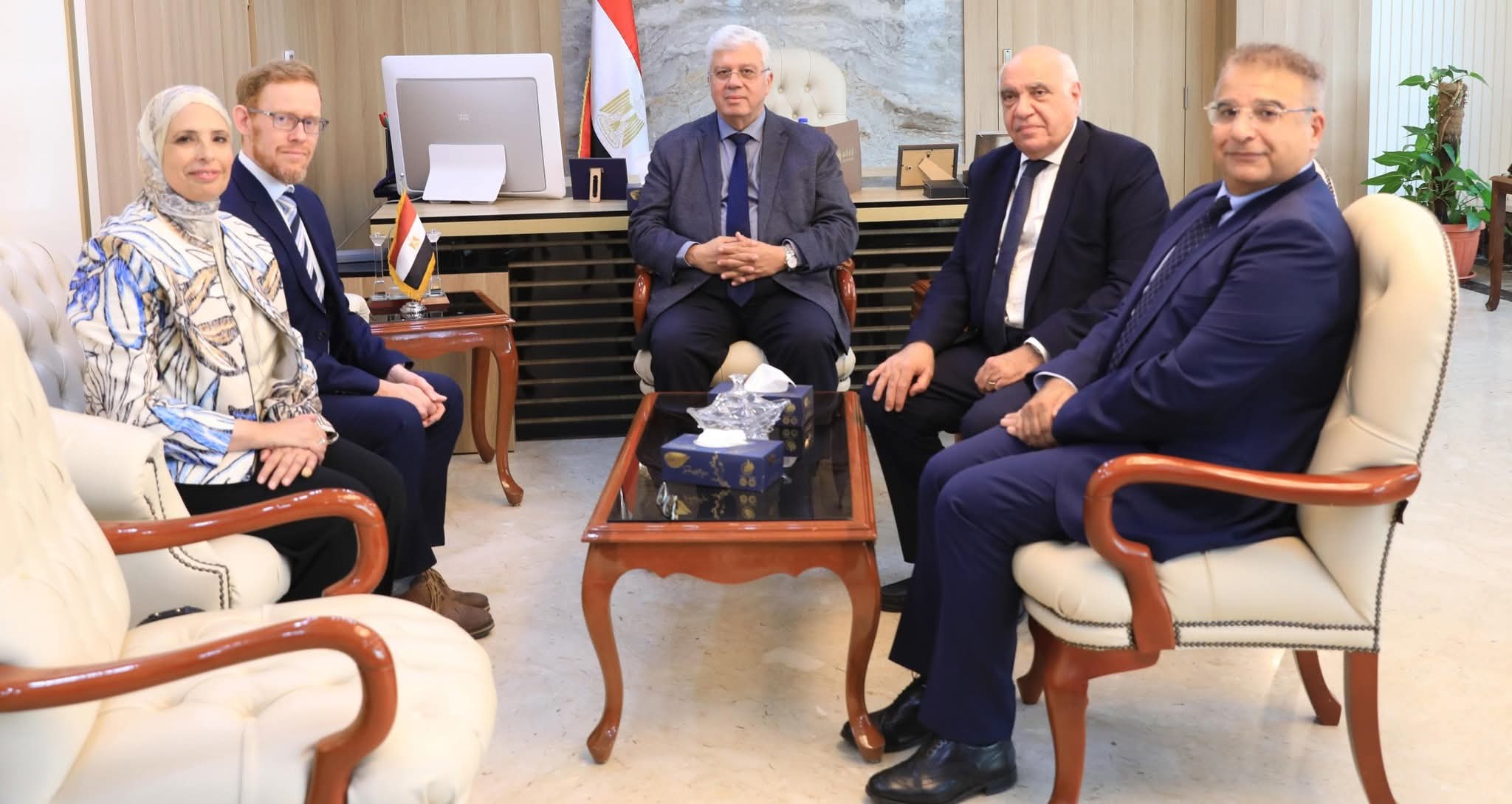 FB IMG 1762243630404 التعاون وزير التعليم العالي يبحث تعزيز التعاون الأكاديمي مع جامعة كينجز كوليدج لندن موقع في الجامعة