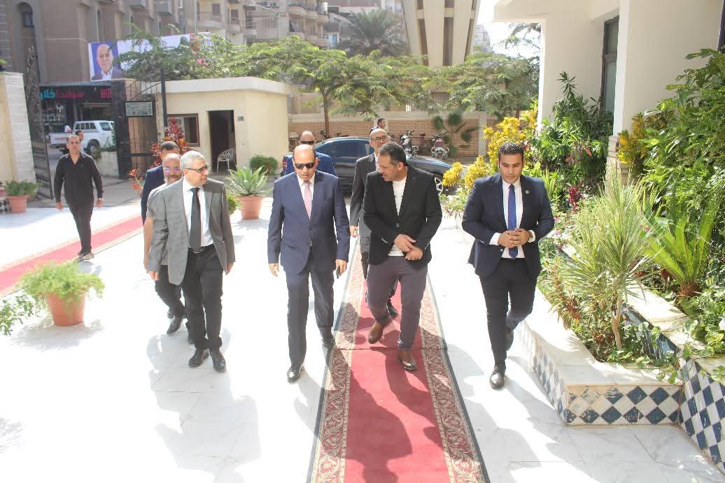 FB IMG 1762274171261 المنصورة رئيس جامعة المنصورة يتابع تنفيذ مشروعات التطوير بالقطاعات التعليمية والطبية موقع في الجامعة