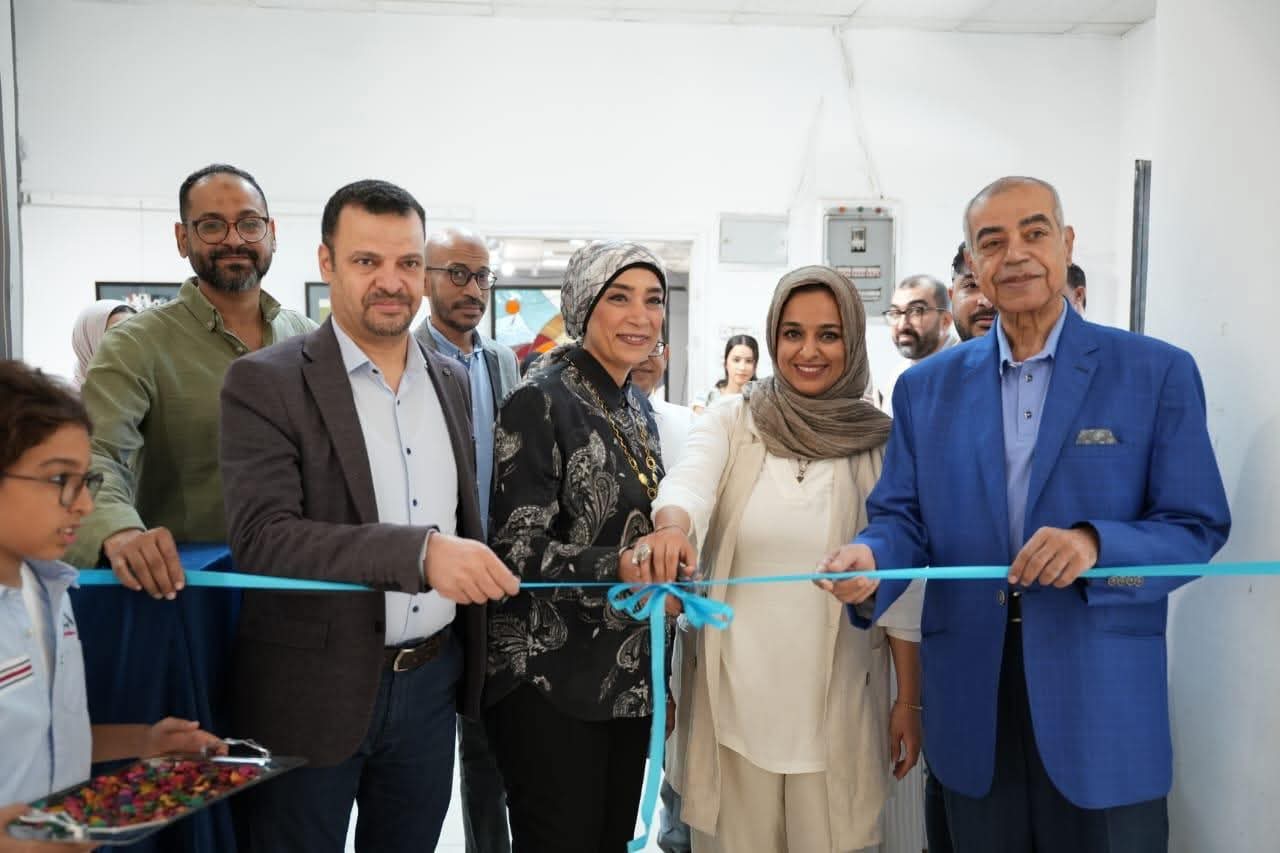 FB IMG 1762277610902 جامعة القاهرة رئيسة جامعة الأقصر تفتتح معرضين فنيين بكلية الفنون الجميلة يجسدان رموز الهوية والحضارة الإنسانية موقع في الجامعة