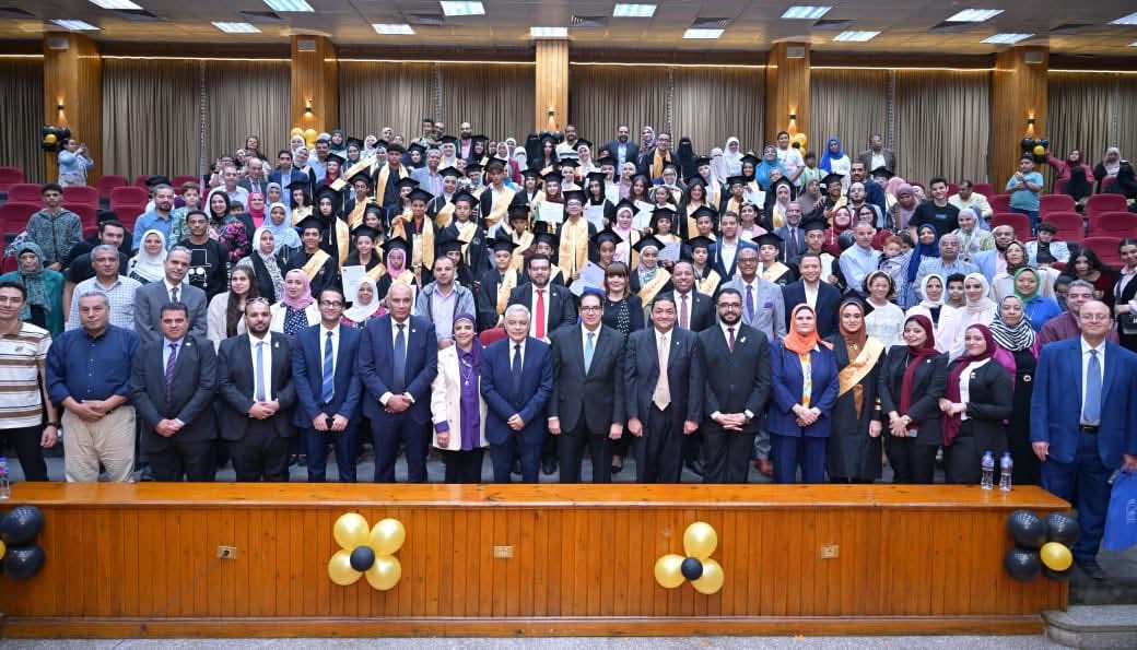 FB IMG 1762585183398 التربية والتعليم بالشرقية رئيس جامعة القاهرة يشهد احتفالية نادي أعضاء هيئة التدريس لتكريم أبناء المتفوقين موقع في الجامعة