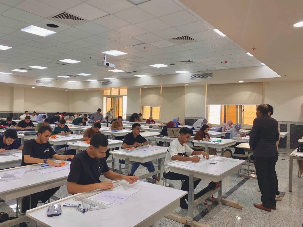 FB IMG 1762603778526 بسمة الحسيني انطلاق امتحانات منتصف الترم بكلية الهندسة بجامعة جنوب الوادي الأهلية وسط تنظيم متميز موقع في الجامعة