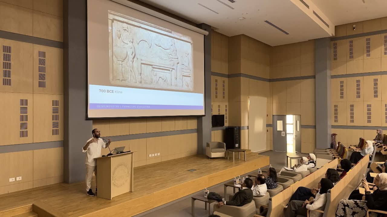FB IMG 1762612724445 جامعة الملك سلمان جامعة الملك سلمان تنظم حوار التصميم لتعزيز مهارات طلاب الفنون والتصميم موقع في الجامعة