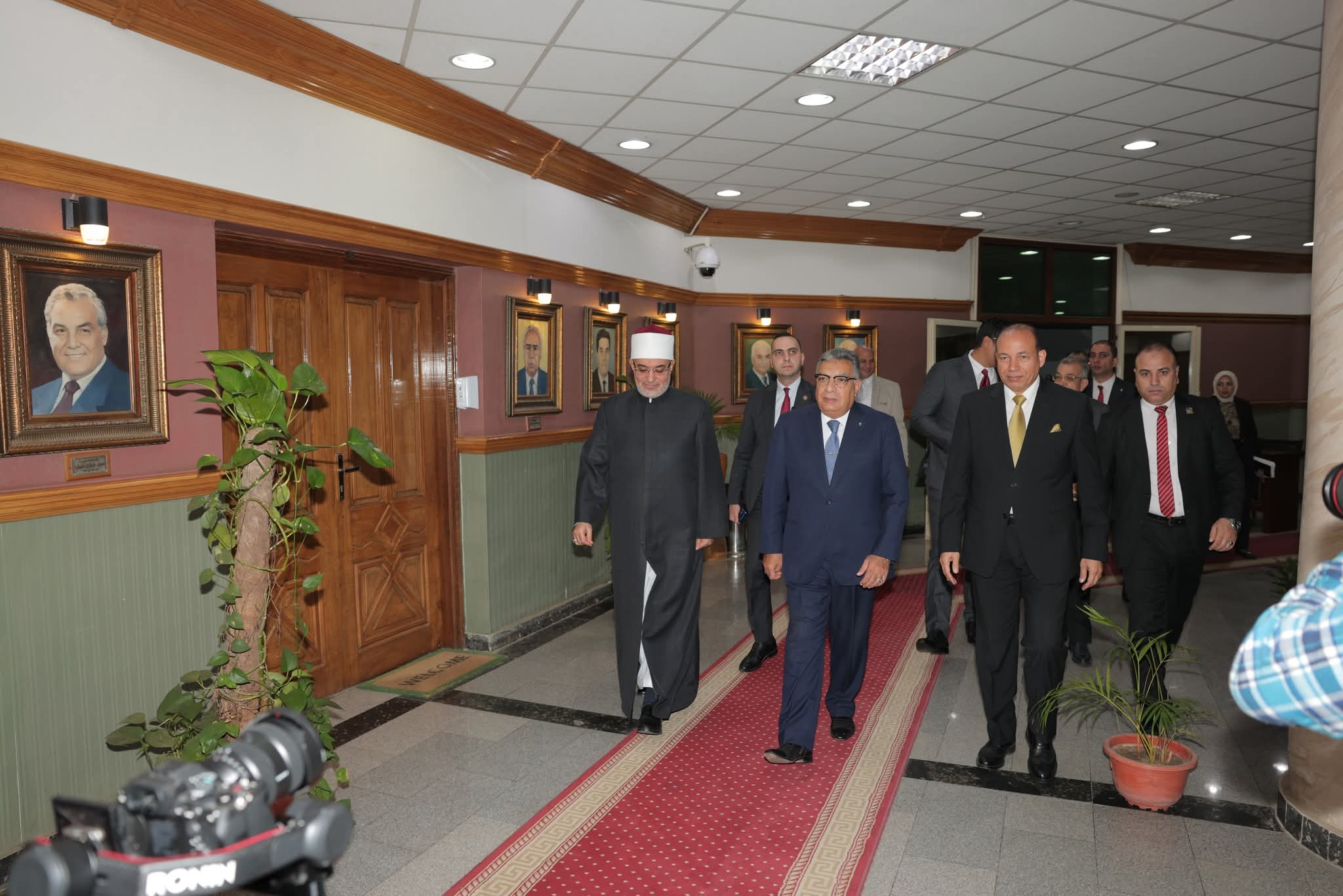FB IMG 1762619603471 جامعة عين شمس جامعة المنصورة تحتفل بالعيد السادس عشر للعلم وتكرّم علمـاءها بحضور مفتي الجمهورية ومحافظ الدقهلية موقع في الجامعة