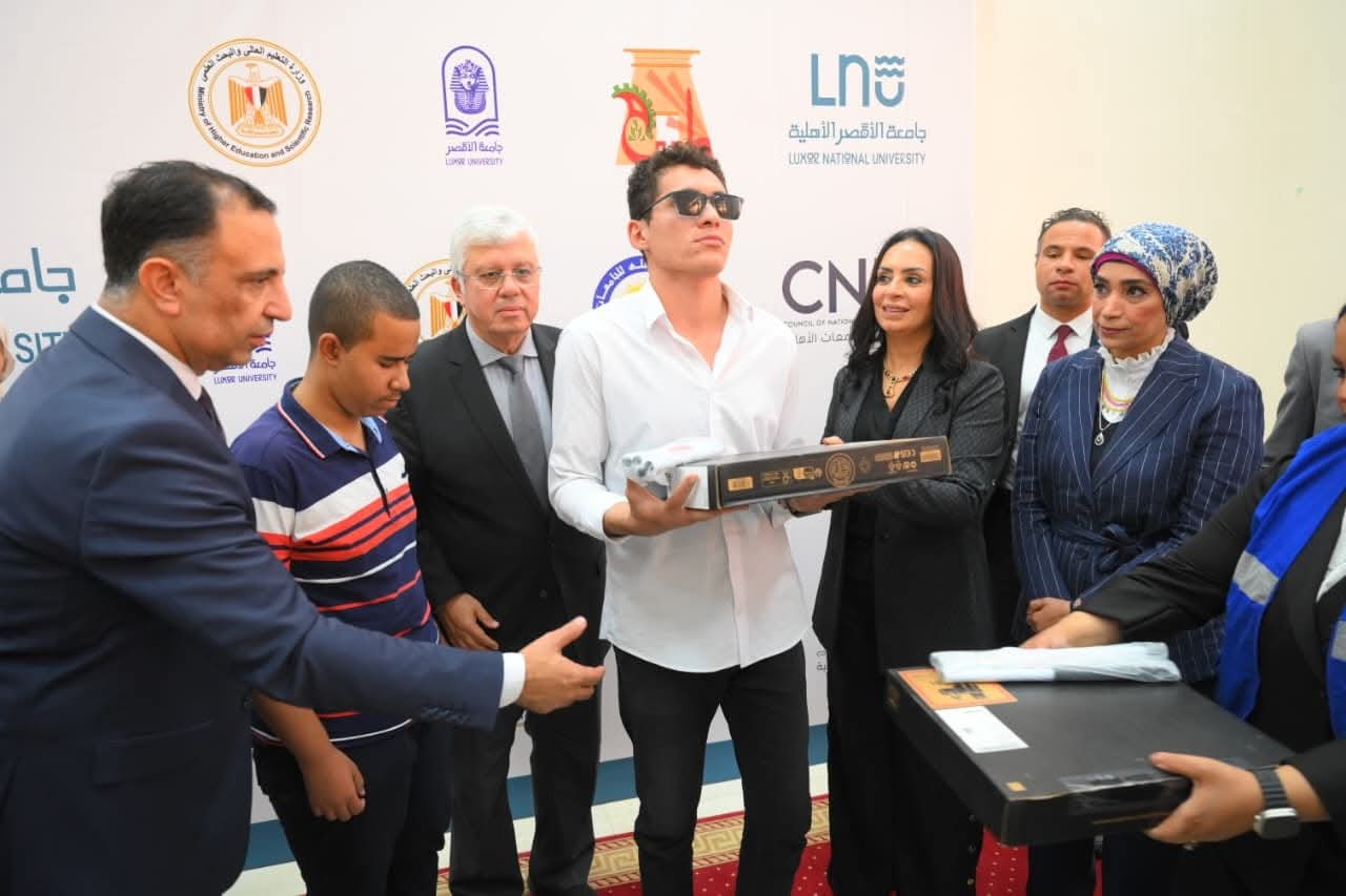 FB IMG 1762700685107 الأعلى للشئون الإسلامية التضامن تدعم طلاب الإعاقة البصرية بجامعة الأقصر بطابعة «برايل» ولابتوبات ناطقة موقع في الجامعة