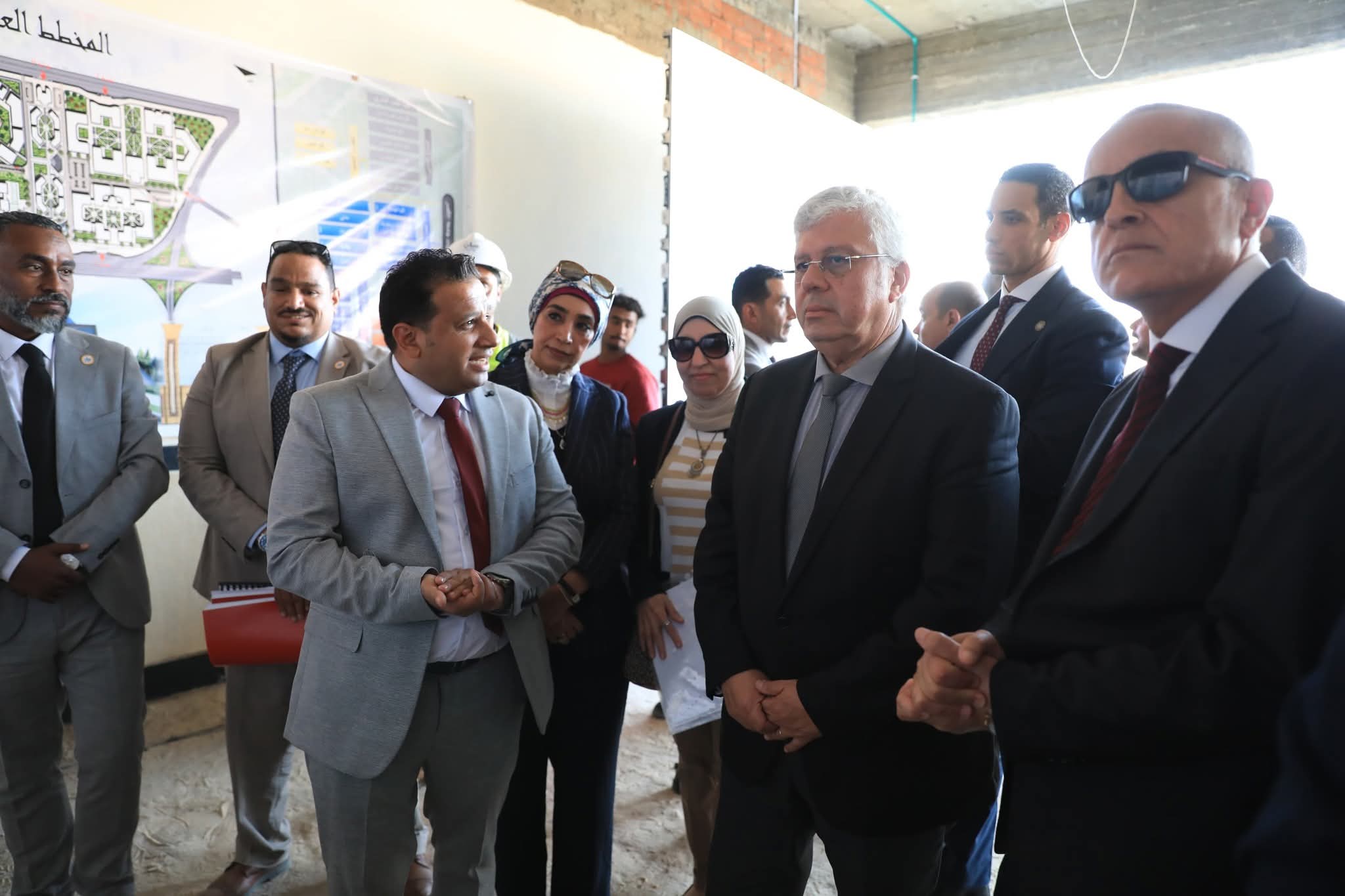 FB IMG 1762763269659 هندسة وزير التعليم العالي ومحافظ الأقصر يتفقدان مشروعات جامعة الأقصر بـ2.377 مليار جنيه لتعزيز التعليم والصحة موقع في الجامعة