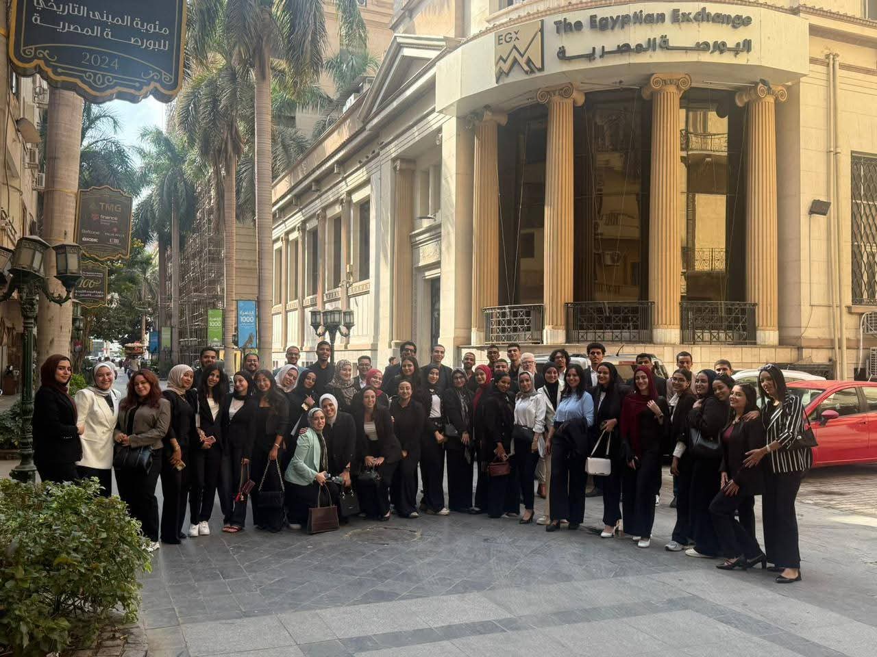 FB IMG 1762808196555 بعثة زيارة ميدانية لطلاب الجامعة المصرية الروسية إلى البورصة المصرية ضمن بروتوكول التعاون المشترك موقع في الجامعة