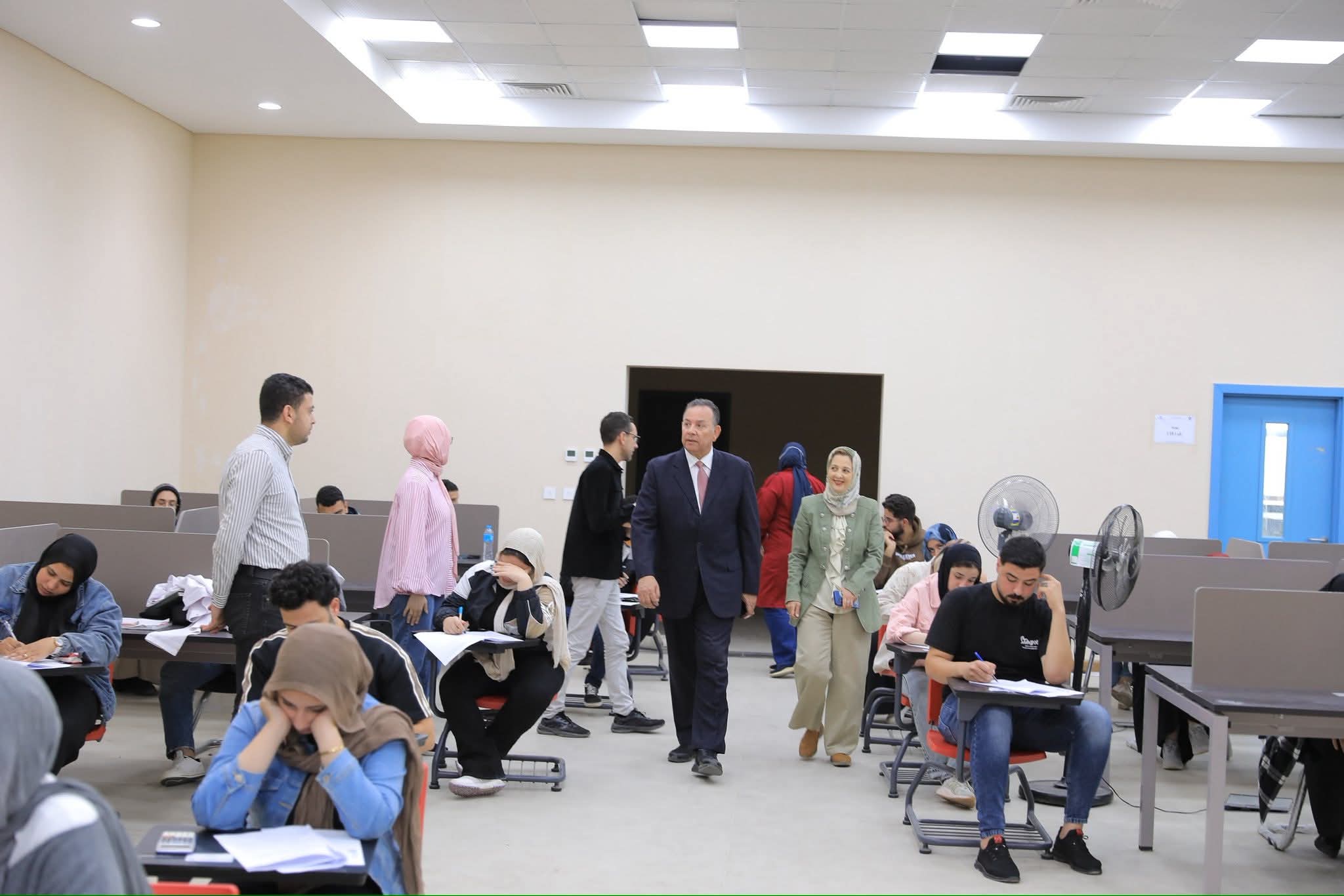FB IMG 1763208643076 امتحانات خلال جولتة التفقديه.. رئيس جامعة المنصورة الجديدة يشيد بسير امتحانات منتصف الفصل الدراسي الأول موقع في الجامعة