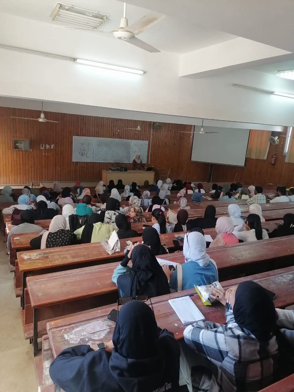 FB IMG 1763371336866 جامعة قنا جامعة قنا تطلق فعاليات المشروع القومي "مودة" لتوعية الشباب بأسس الأسرة المستقرة موقع في الجامعة
