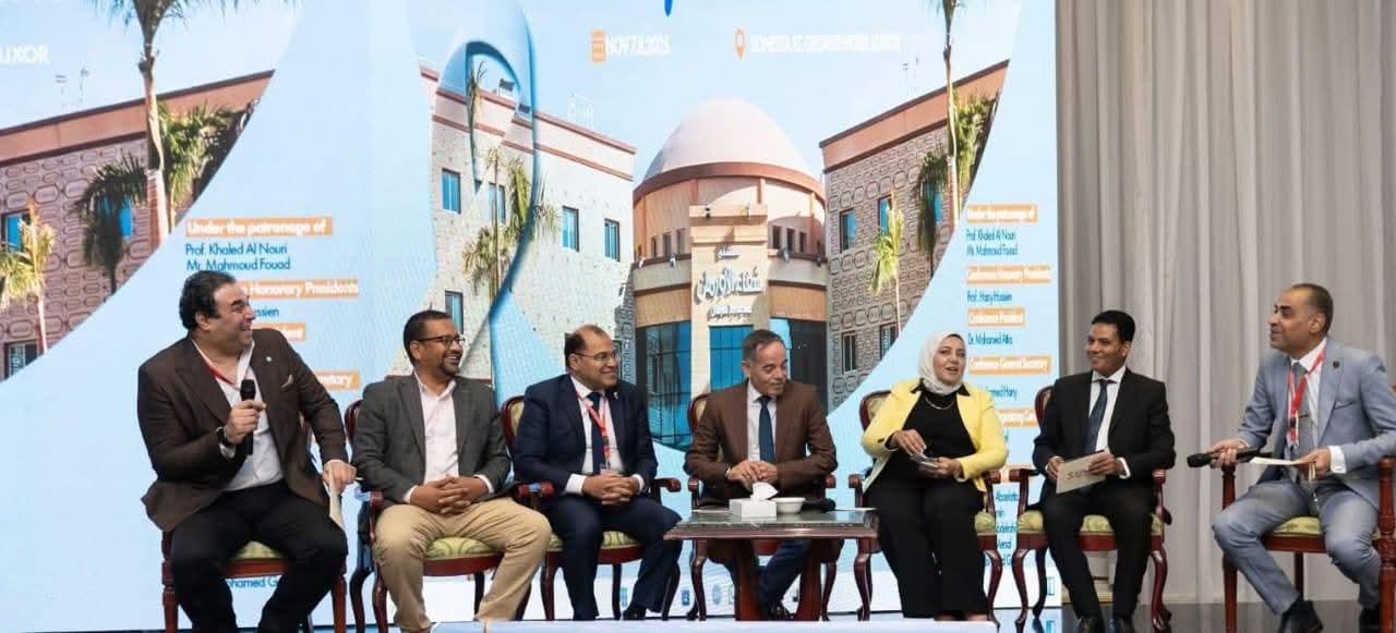 FB IMG 1763553010986 جامعة سوهاج كلية الصيدلة بجامعة سوهاج الأهلية تبرز في المؤتمر الدولي الخامس للصيادلة الإكلينيكيين موقع في الجامعة