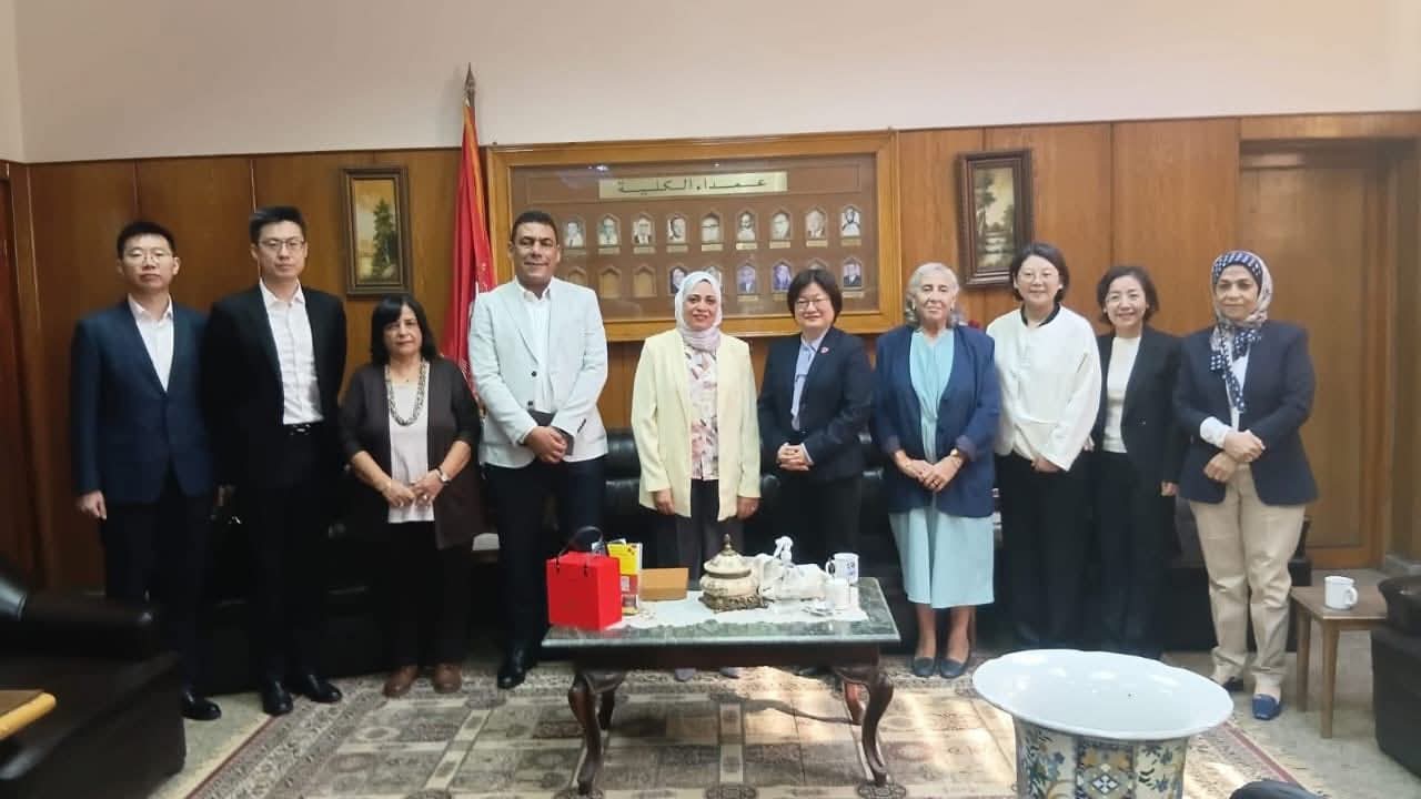 FB IMG 1763724008136 الدلتا ألسن عين شمس تبحث تعزيز التعاون الأكاديمي والتحول الرقمي مع الجامعة الصينية المفتوحة موقع في الجامعة