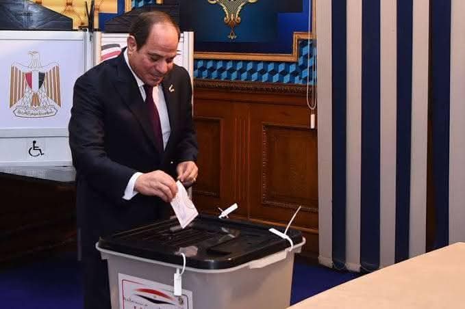 FB IMG 1763973223782 درجات الحرارة الرئيس السيسي يدلي بصوته في انتخابات مجلس النواب 2025 موقع في الجامعة
