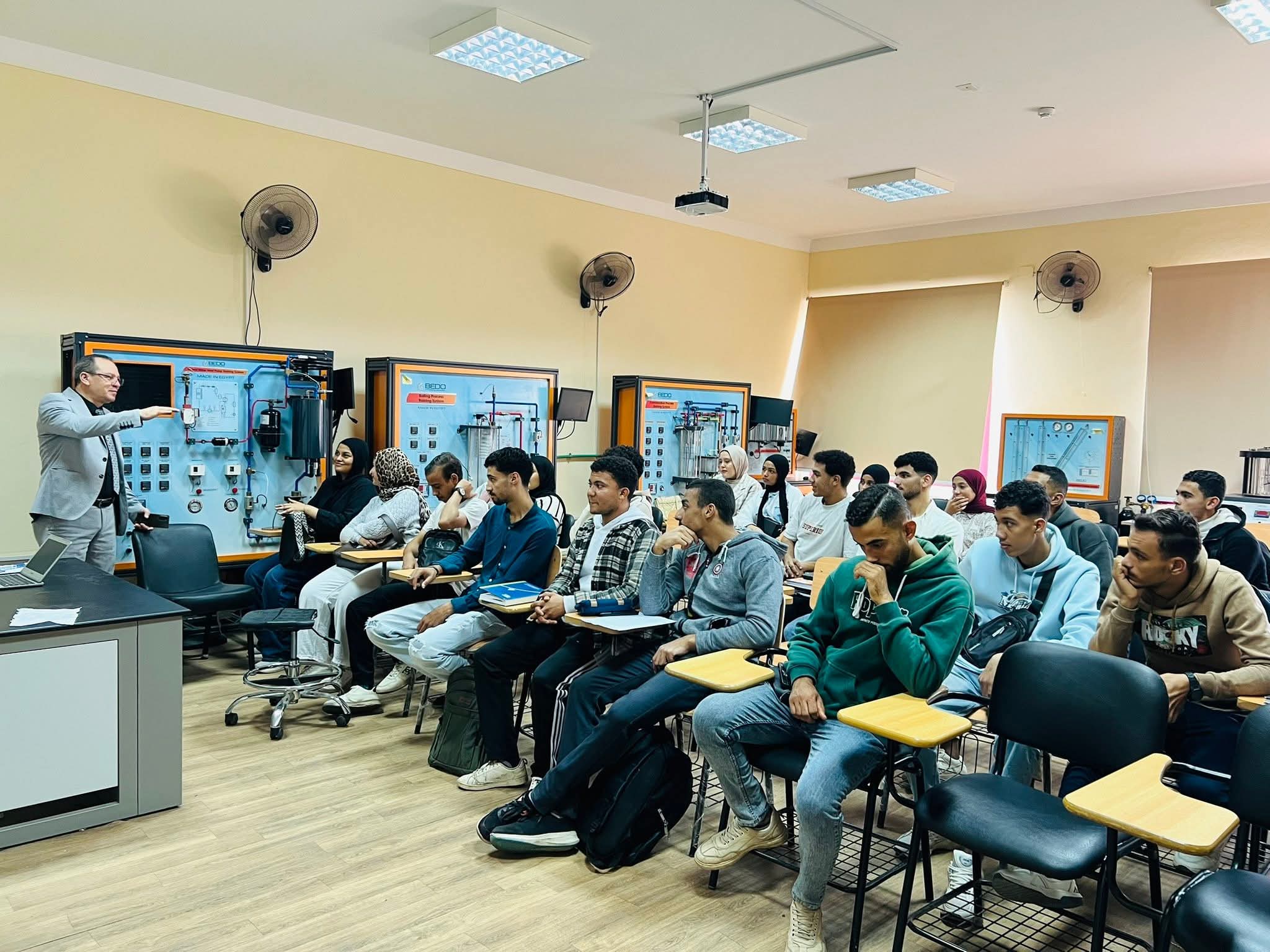FB IMG 1763993179097 مجلس رئيس جامعة الدلتا التكنولوجية يتابع سير الدراسة وجهود تطوير الحرم الجامعي موقع في الجامعة