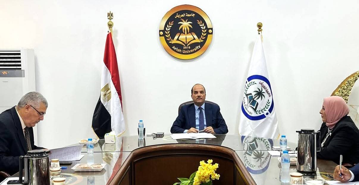 FB IMG 1763997385294 جيل Gen Z جامعة العريش تعتمد منح الماجستير والدكتوراه وتنظم سلسلة من المبادرات التثقيفية موقع في الجامعة