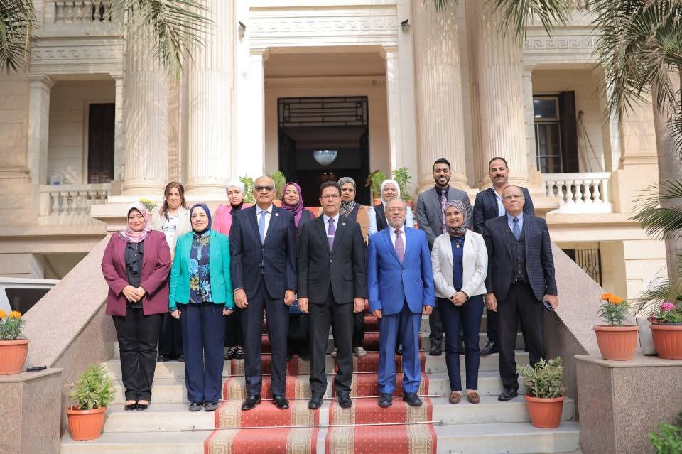 FB IMG 1764000837673 جامعة بنها رئيس جامعة بنها يستقبل خبراء التميز الحكومي ويؤكد السعي لتحقيق التميز المؤسسي موقع في الجامعة