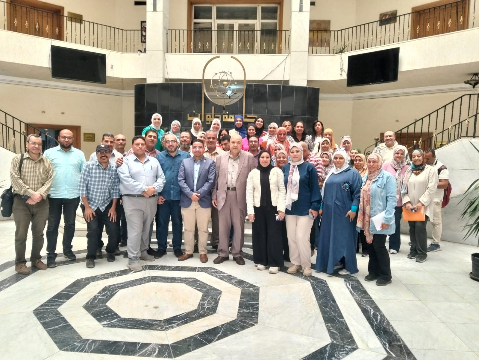 FB IMG 1764062112564 جامعة العبور جامعة حلوان تنظم دورة تدريبية في التحليل المالي لتعزيز كفاءة العاملين بالإدارات الجامعية موقع في الجامعة
