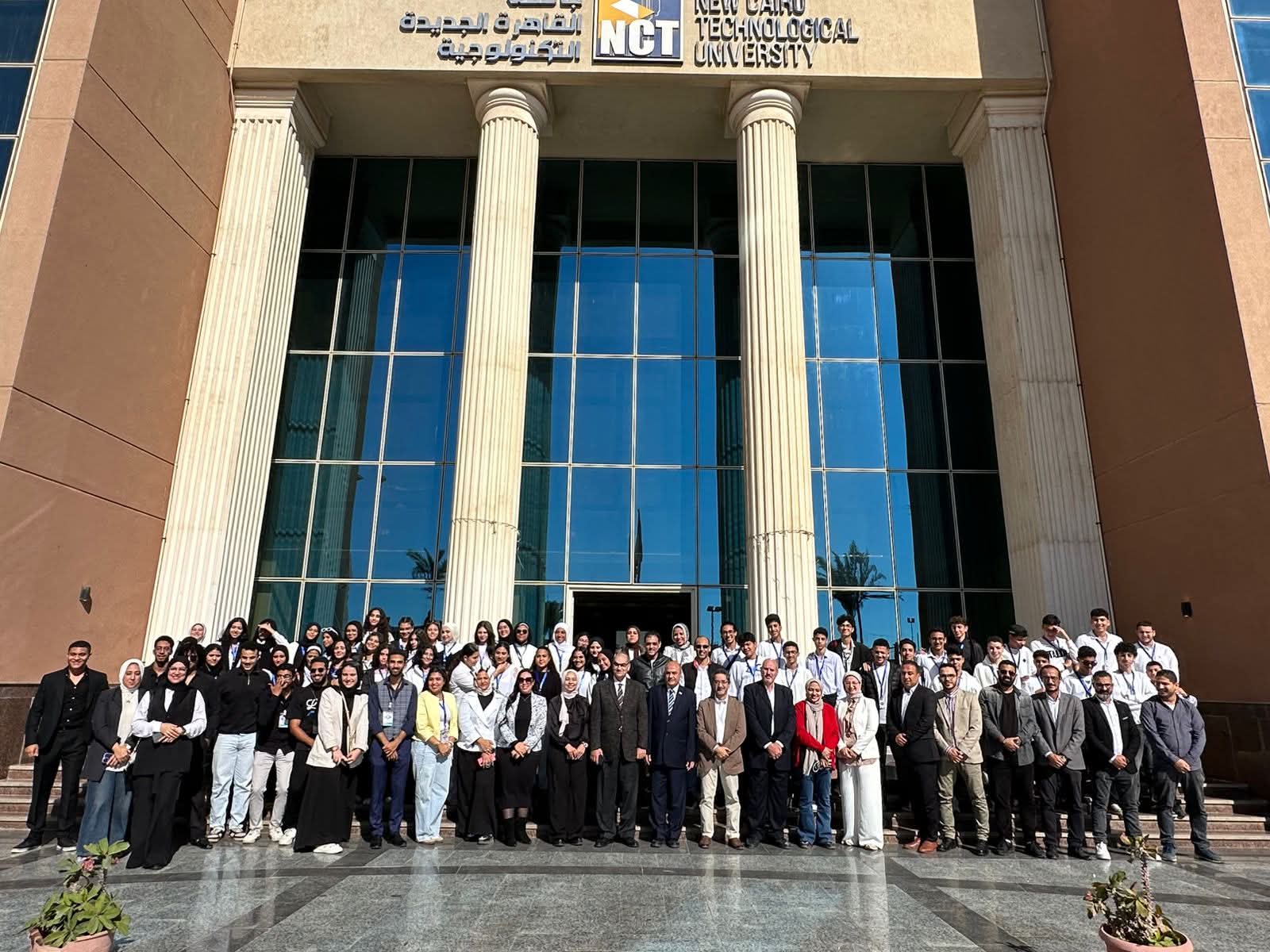 FB IMG 1764247196223 زيارة زيارة موسعة لتعزيز الوعي التكنولوجي.. جامعة القاهرة الجديدة التكنولوجية تستضيف وفد مدرسة "ألفا ناشيونال" موقع في الجامعة