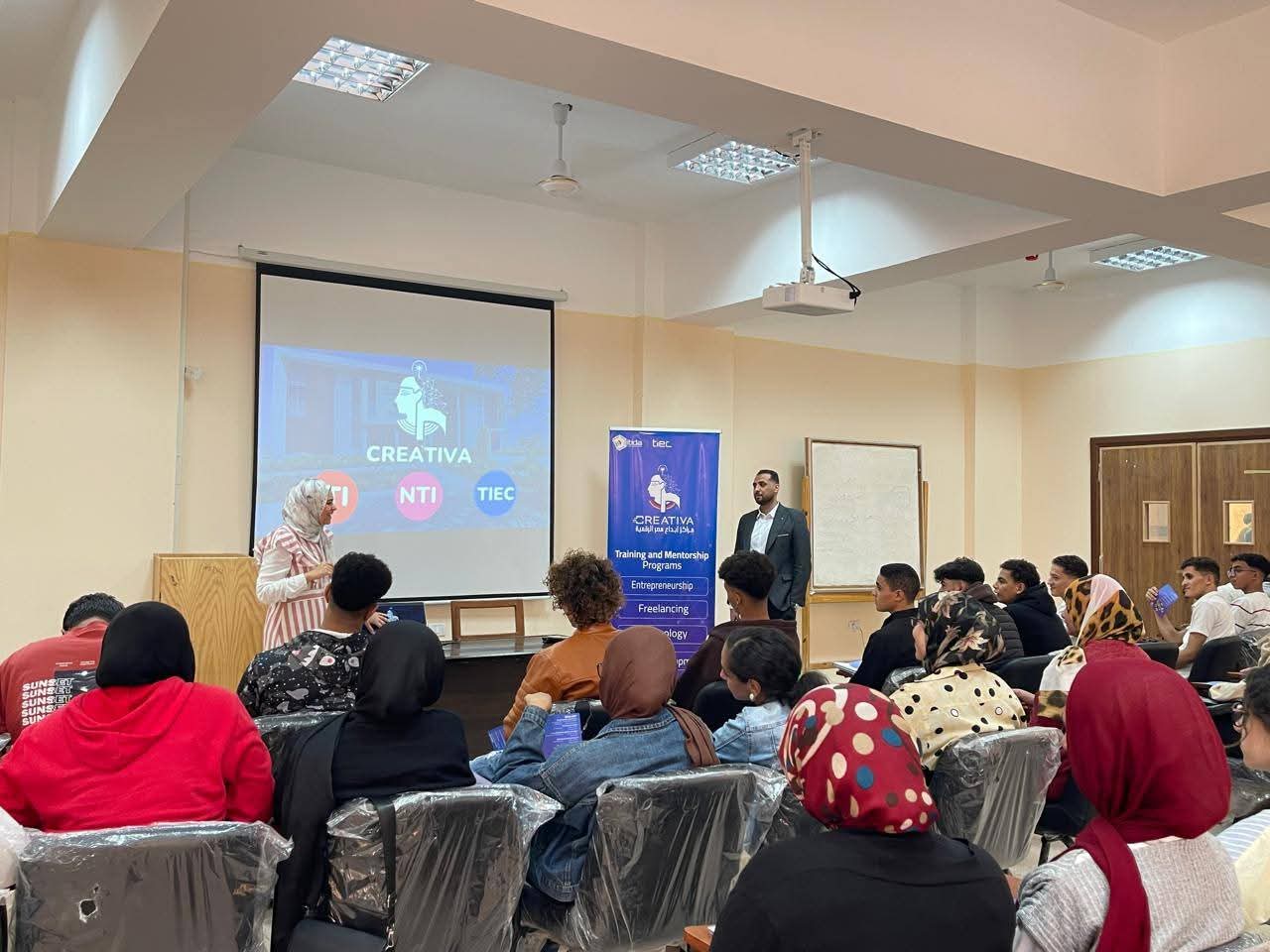 FB IMG 1764249457330 جامعة سوهاج الأهلية جامعة سوهاج الأهلية وكريتيفا تطلقان برامج تدريبية مجانية لطلاب الإعلام موقع في الجامعة