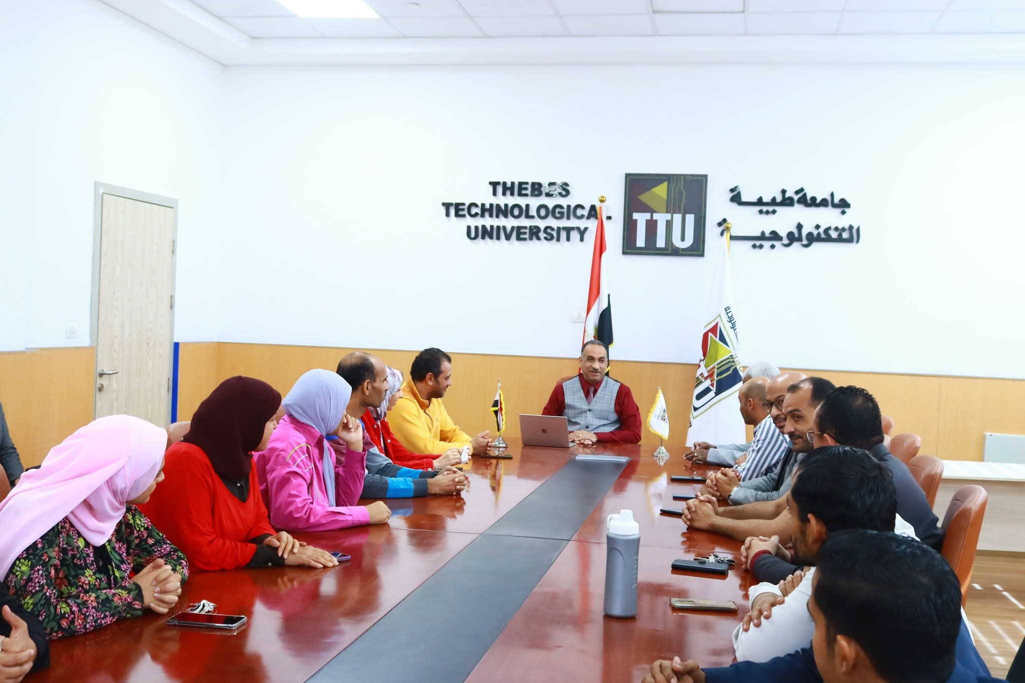 FB IMG 1764262683015 عين شمس رئيس جامعة طيبة يوجّه بتعزيز الجودة والتميّز المؤسسي ويشدد: سلوك الطلاب جزء أصيل من رسالة الجامعة موقع في الجامعة