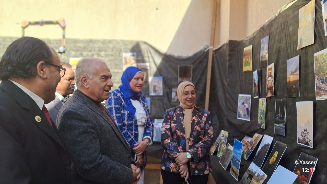 FB IMG 1764263598450 جامعة عين شمس "زاوية رؤية".. انطلاق المعرض الخامس عشر للتصوير الإعلامي بعين شمس موقع في الجامعة