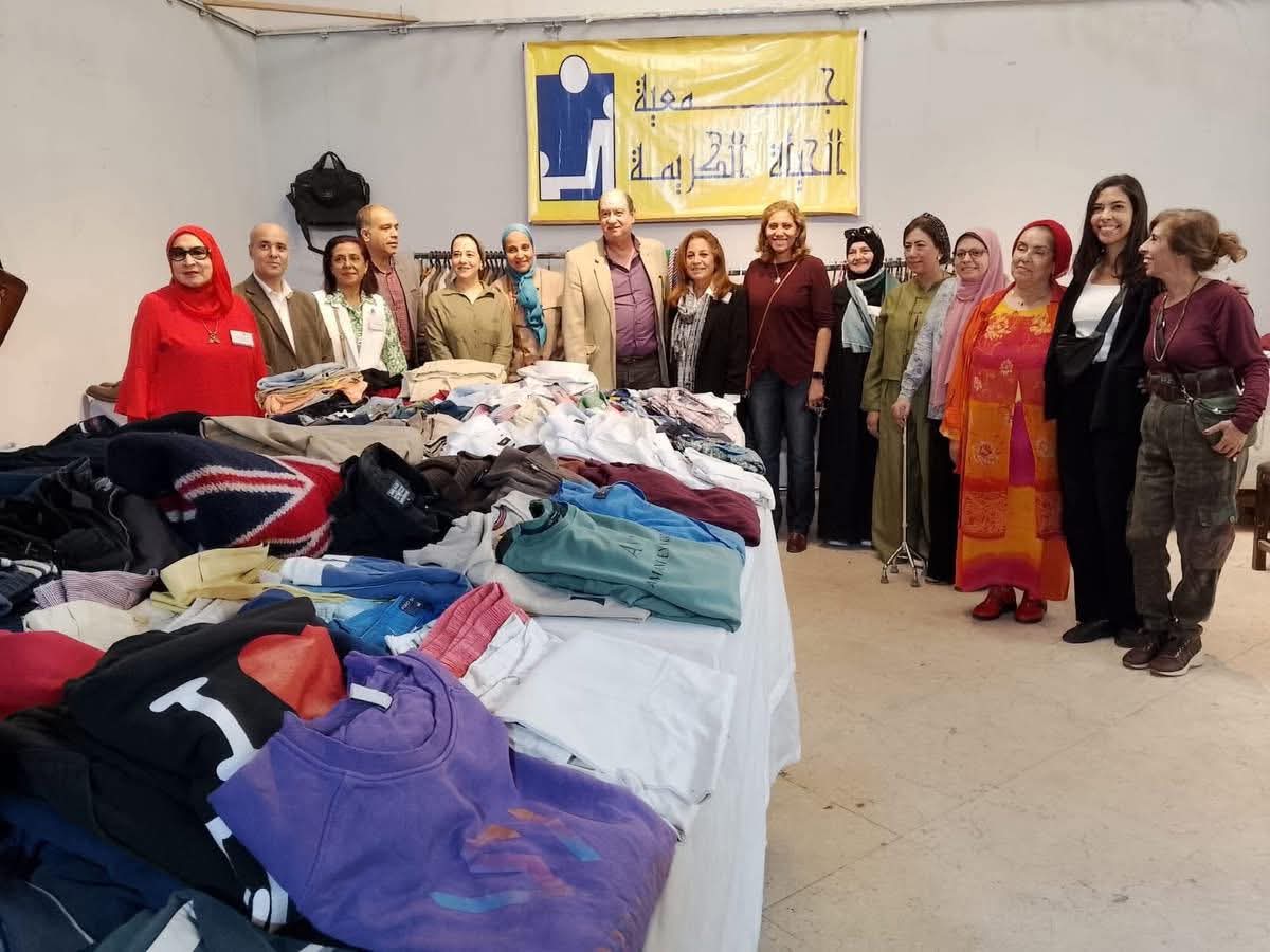 FB IMG 1764491116765 الأزهر جامعة حلوان: كلية الفنون التطبيقية تنظم معرضًا خيريًا لدعم الطلاب والعاملين بأسعار رمزية موقع في الجامعة