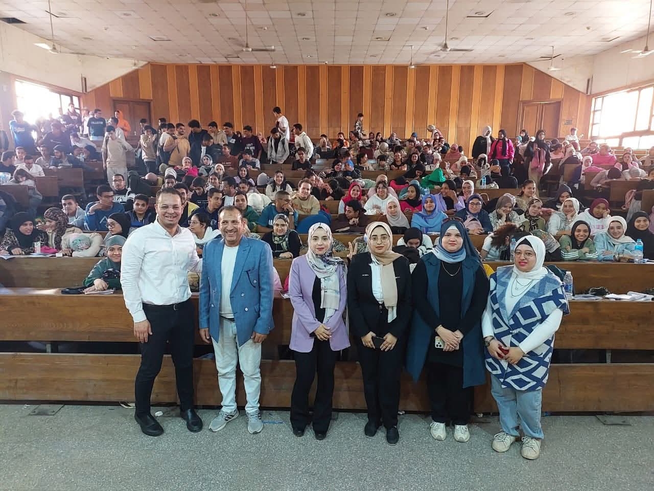 FB IMG 1764517259493 جامعة عين شمس جامعة عين شمس تنظم ندوة حول الذكاء الاصطناعي ودعم ريادة الأعمال للطلاب موقع في الجامعة