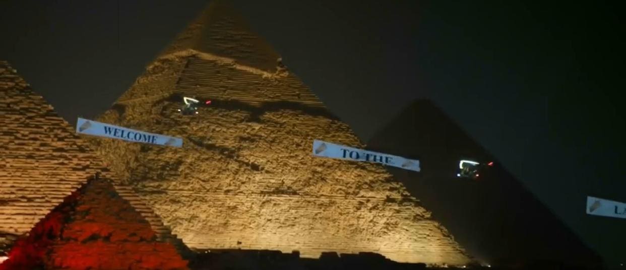 IMG 20251101 WA0140 الرئيس السيسي "أهلا بكم في أرض السلام".. عروض بطائرات شراعية ترحيبا بضيوف افتتاح المتحف المصري الكبير موقع في الجامعة