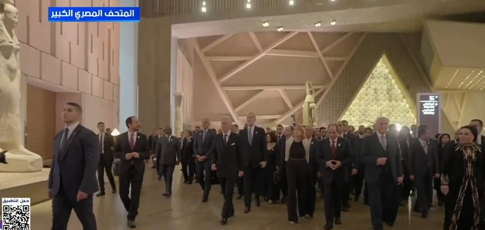 IMG 20251101 WA0152 غنيم الرئيس السيسي يصطحب ضيوف احتفالية المتحف المصري الكبير في جولة داخل الصرح الحضاري الجديد - فيديو موقع في الجامعة
