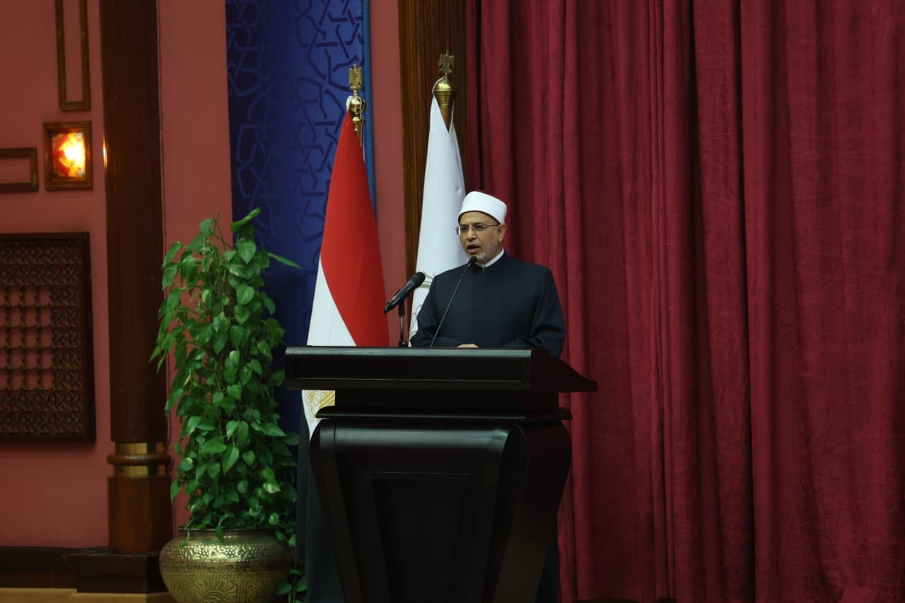IMG 20251103 WA0019 إكرام السياح رئيس جامعة الأزهر للطلاب الوافدين: من يضع قدميه على طريق العلم اختار بابًا شريفًا وغاية سامية موقع في الجامعة