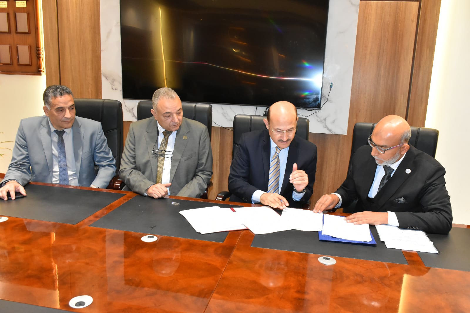 IMG 20251103 WA0033 العلاج المناعي للسرطان جامعة مدينة السادات توقع بروتوكول مشروع بحثي مبتكر في العلاج المناعي للسرطان موقع في الجامعة