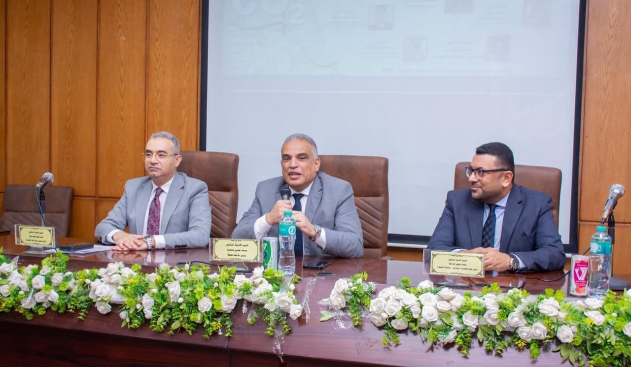 IMG 20251104 WA0224 جامعة القاهرة رئيس جامعة طنطا يشهد ورشة عن البصمة الكربونية في البناء موقع في الجامعة