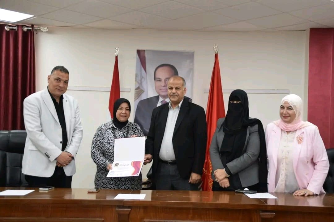 IMG 20251105 WA0099 التعليم الفني تعليم بورسعيد يكرم المتدربين في دورات "تعلم البرمجة" الصيفية موقع في الجامعة