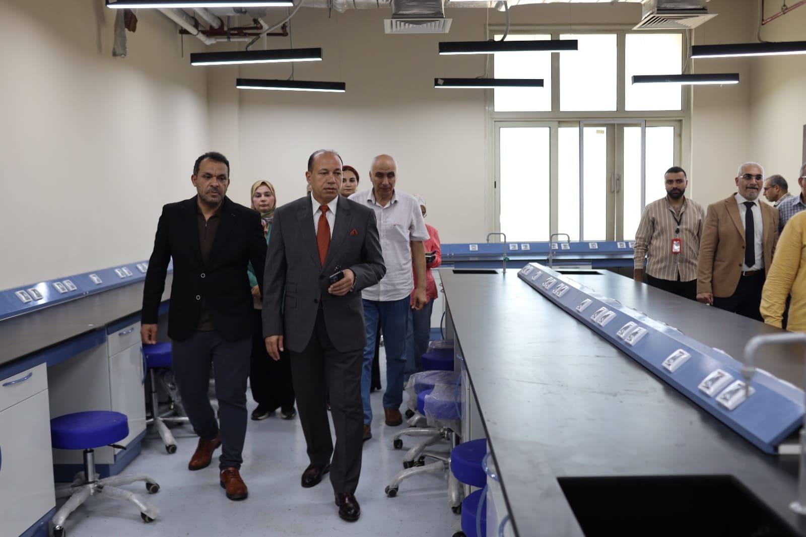 IMG 20251105 WA0484 جامعة عين شمس رئيس جامعة المنصورة الأهلية يتفقد الاستعدادات قبل بدء امتحانات منتصف الفصل الدراسي الأول موقع في الجامعة