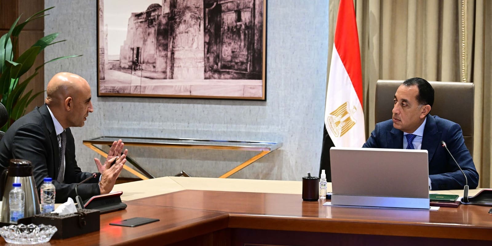 IMG 20251106 WA0058 إحياء القاهرة القديمة مدبولي يبحث مع وزير التعليم خطط تطوير المدارس اليابانية وتنمية مهارات اللغة العربية موقع في الجامعة