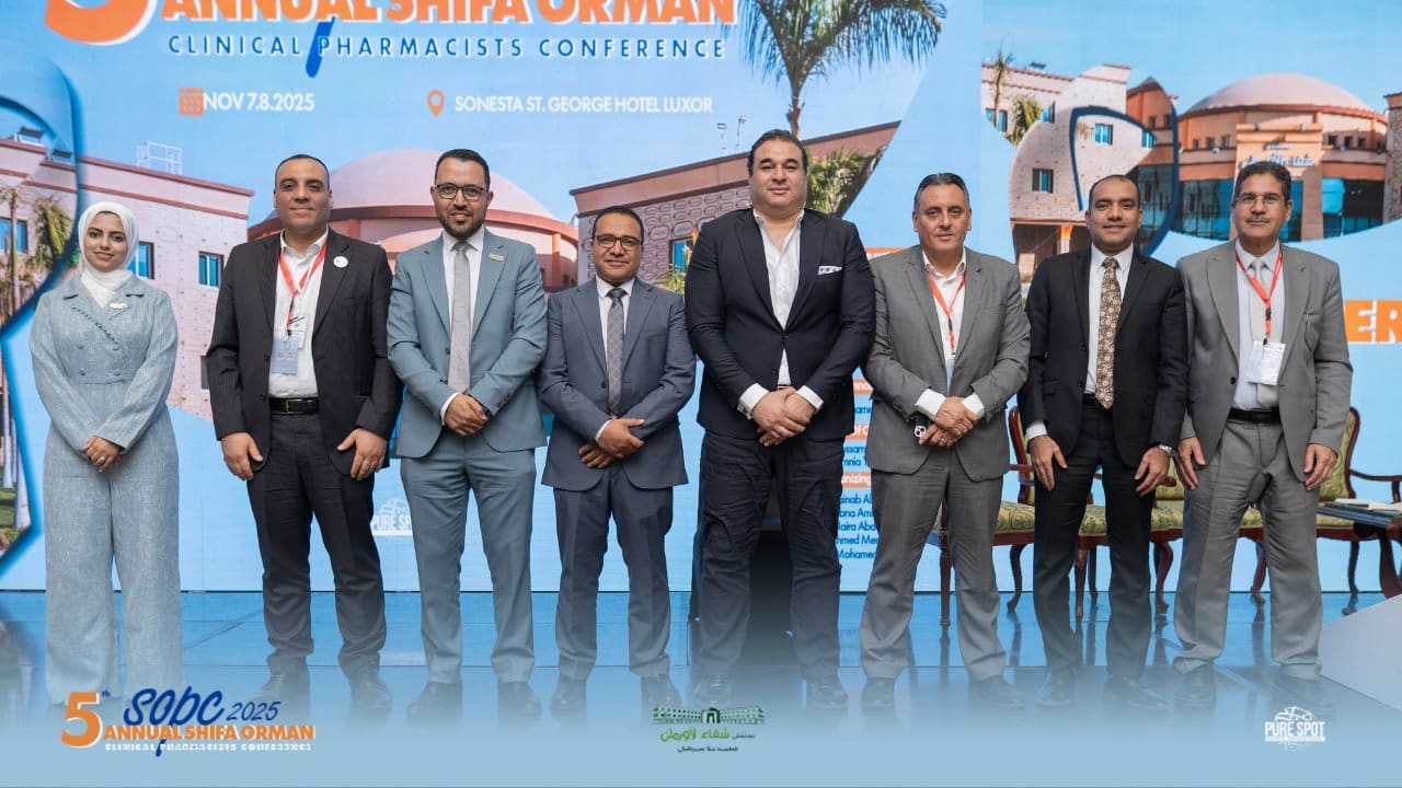 IMG 20251110 WA0048 جامعة جامعة جنوب الوادي الأهلية تبرز ريادتها في الصيدلة الإكلينيكية بمؤتمر الأقصر السنوي الخامس موقع في الجامعة
