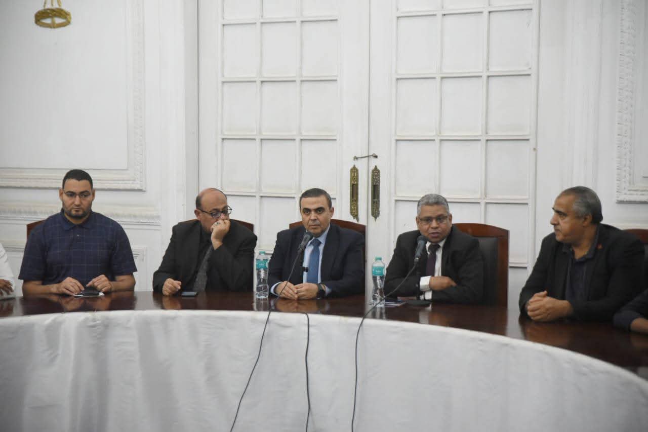 IMG 20251110 WA0289 جامعة الأزهر الأعلى للشئون الإسلامية يناقش: «الفضاء الإلكتروني ما له وما عليه» في حلقة نقاشية للطلاب الوافدين موقع في الجامعة