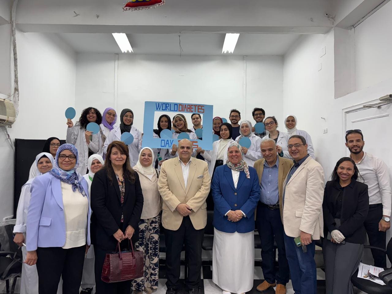 IMG 20251112 WA0010 قصر العيني قصر العيني يحتفل بـ "يوم السكر العالمي" بفحوصات ومحاضرات توعوية مجانية للمرضى موقع في الجامعة