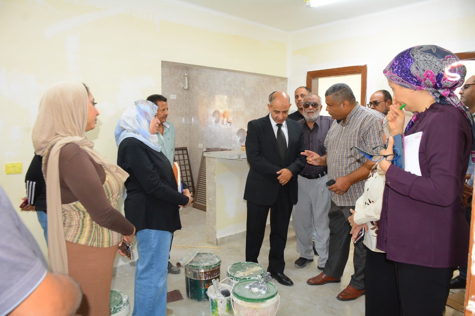 IMG 20251113 WA0022 التعليم العالي جامعة أسيوط تعزز رفاهية أعضاء هيئة التدريس بمعاونيهم عبر تطوير وحدات الإسكان والاستراحات موقع في الجامعة