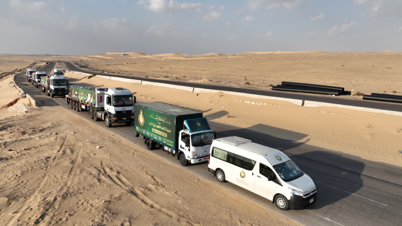 IMG 20251116 WA0122 صحح مفاهيمك بيت الزكاة والصدقات يسلّم القافلة الإغاثية الثانية عشر إلى أهالي غزة بتوجيه من شيخ الأزهر.. فيديو موقع في الجامعة
